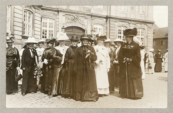 Danske Kvinders Valgretstog d. 5. Juni 1915. Et 