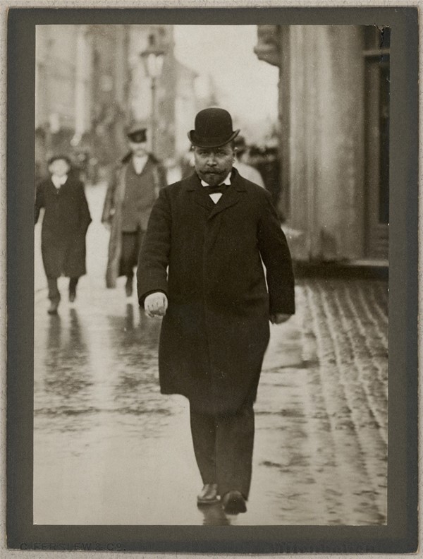 C. Th. Zahle fotograferet på gaden 27-10-1909