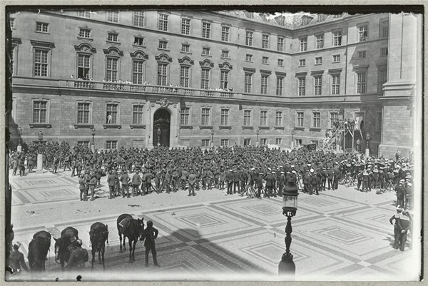 Engelske soldater ved Christiansborg i forbindelse med deres besøg i København efter Genforeningen