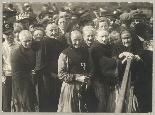 Gamle kvinder fra Flensborg i forbindelse med genforeningsafstemningerne