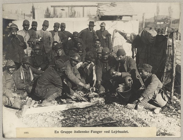 1683. En Gruppe italienske Fanger ved Lejrbaalet.