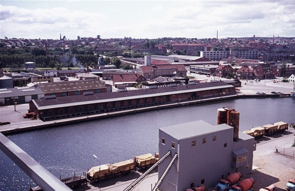 Udsigt mod DFDS pakhus på sydhavnen (Sdr. Havnegade) set fra Gasværket