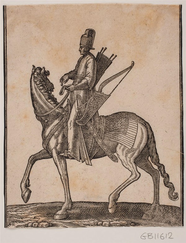 Soldat til hest, profil t.h.; med sværd og bue på hans venstre side og pilekogger t.h.