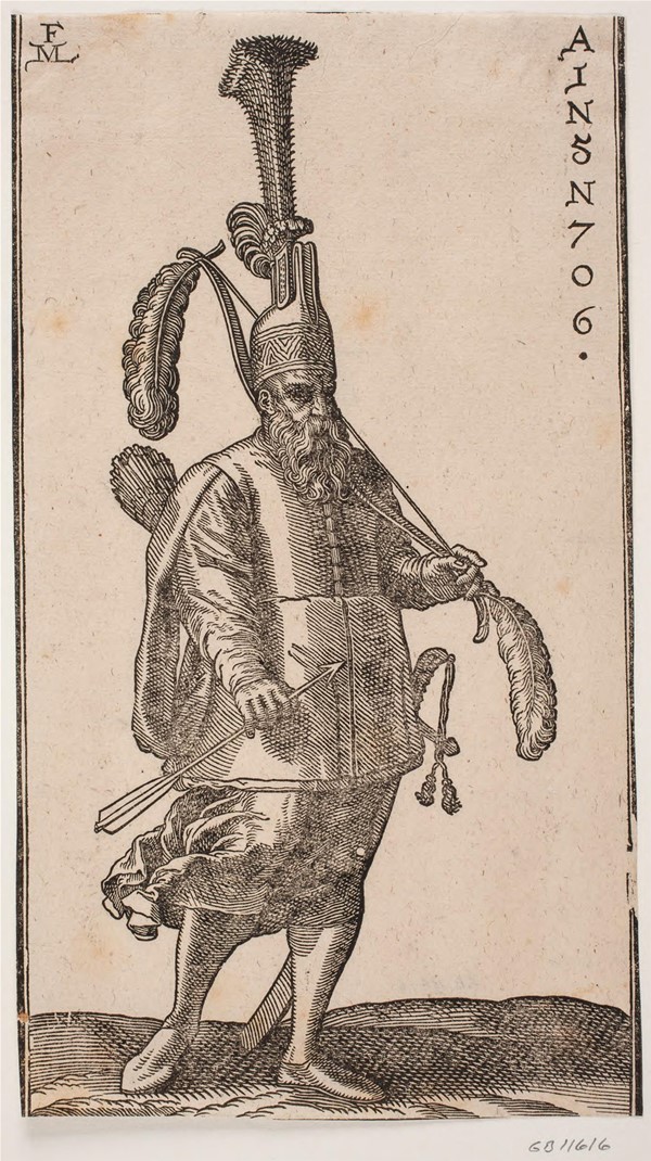 Stående soldat vendt mod højre side af billedet; hovedbeklædningen prydet med høj fjer; i venstre hånd en bue med fjer i begge ender, i højre en pil, på ryggen et kogger og langs hans side et sværd